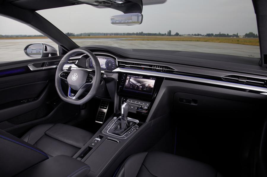 Торпедо Volkswagen Arteon R 2020 года  (WW) (фото 4 из 22)